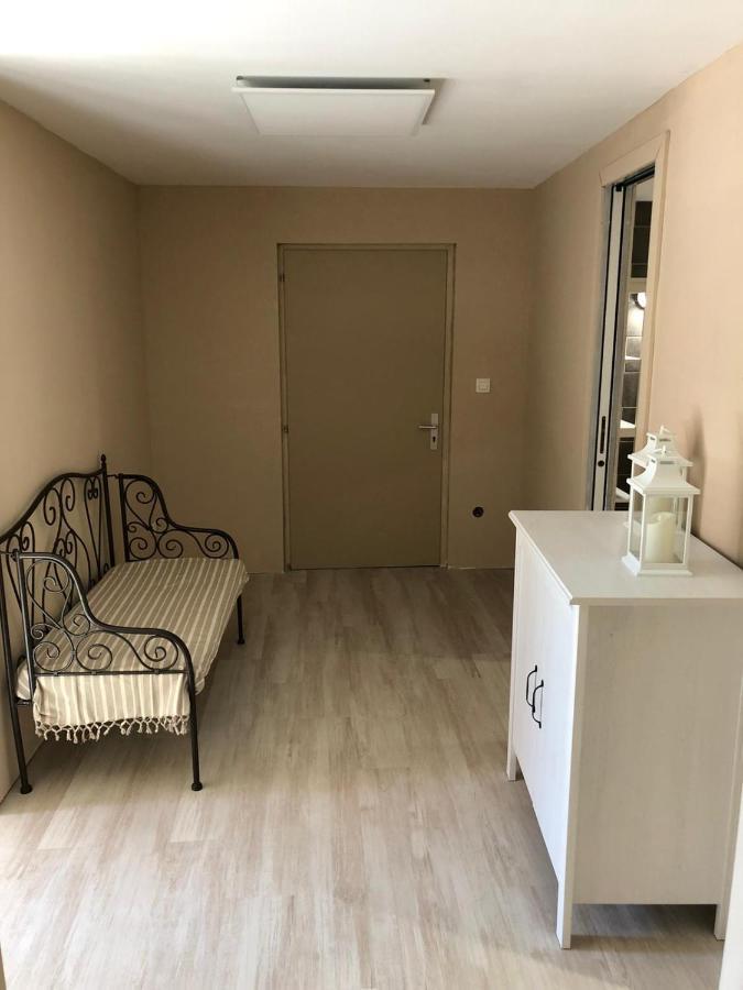 Gite Roussillon Dame Sirmonde Apartment ภายนอก รูปภาพ